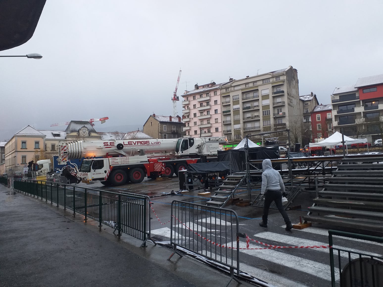 Construire un escalier d'accès pour vos festivals et évènements en Rhone-Alpes, Lyon, Dijon, Mâcon, St-Etienne, Grenoble