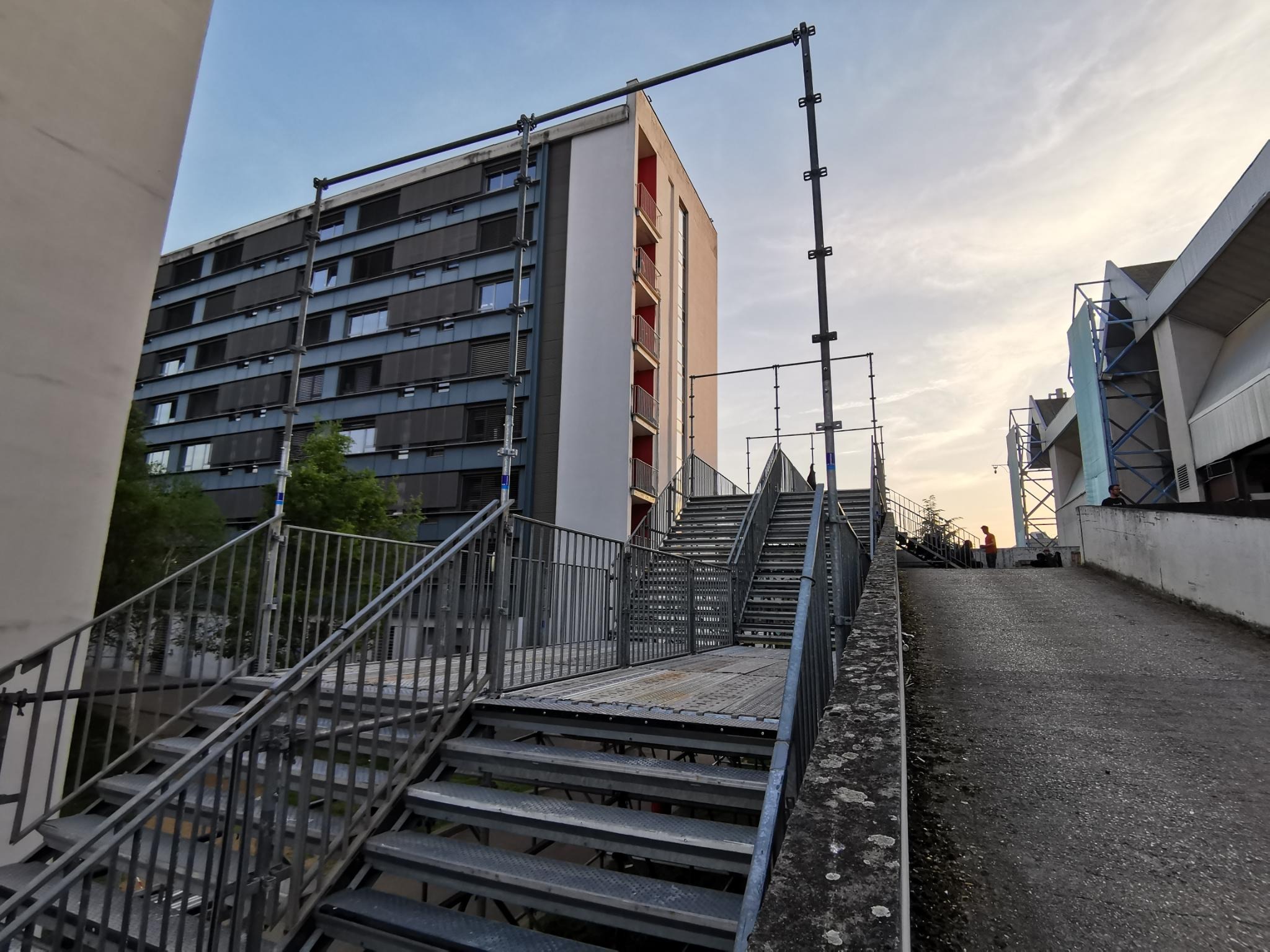 Construire un escalier d'accès pour vos festivals et évènements en Rhone-Alpes, Lyon, Dijon, Mâcon, St-Etienne, Grenoble