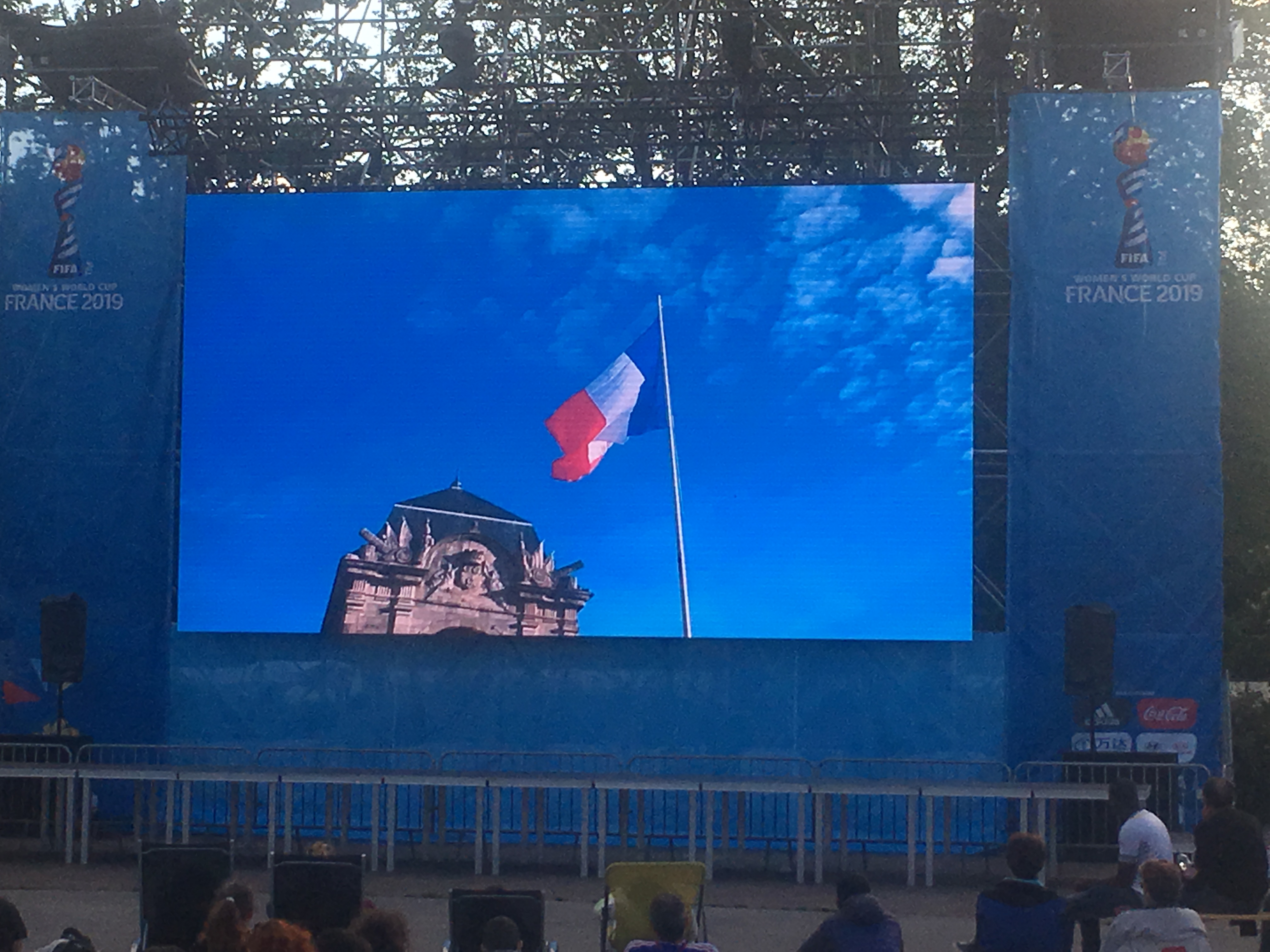 Location de support d'écran plein jour Rhone-Alpes, Lyon, Dijon, Mâcon, St-Etienne, Grenoble