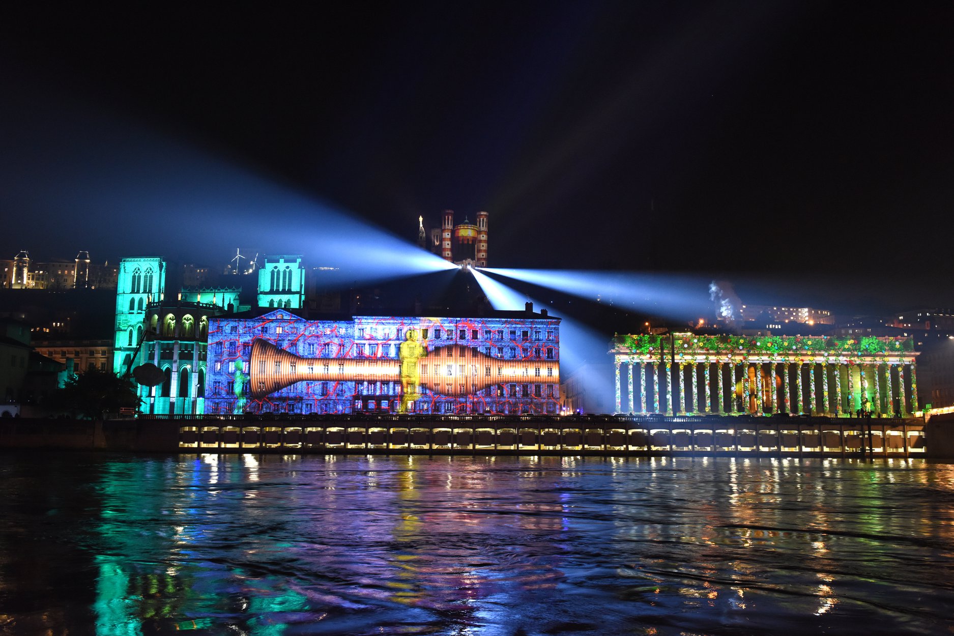 Location de tour de vidéoprojection pour vos évènements et projections monumentales en France, Rhône-Alpes, Lyon