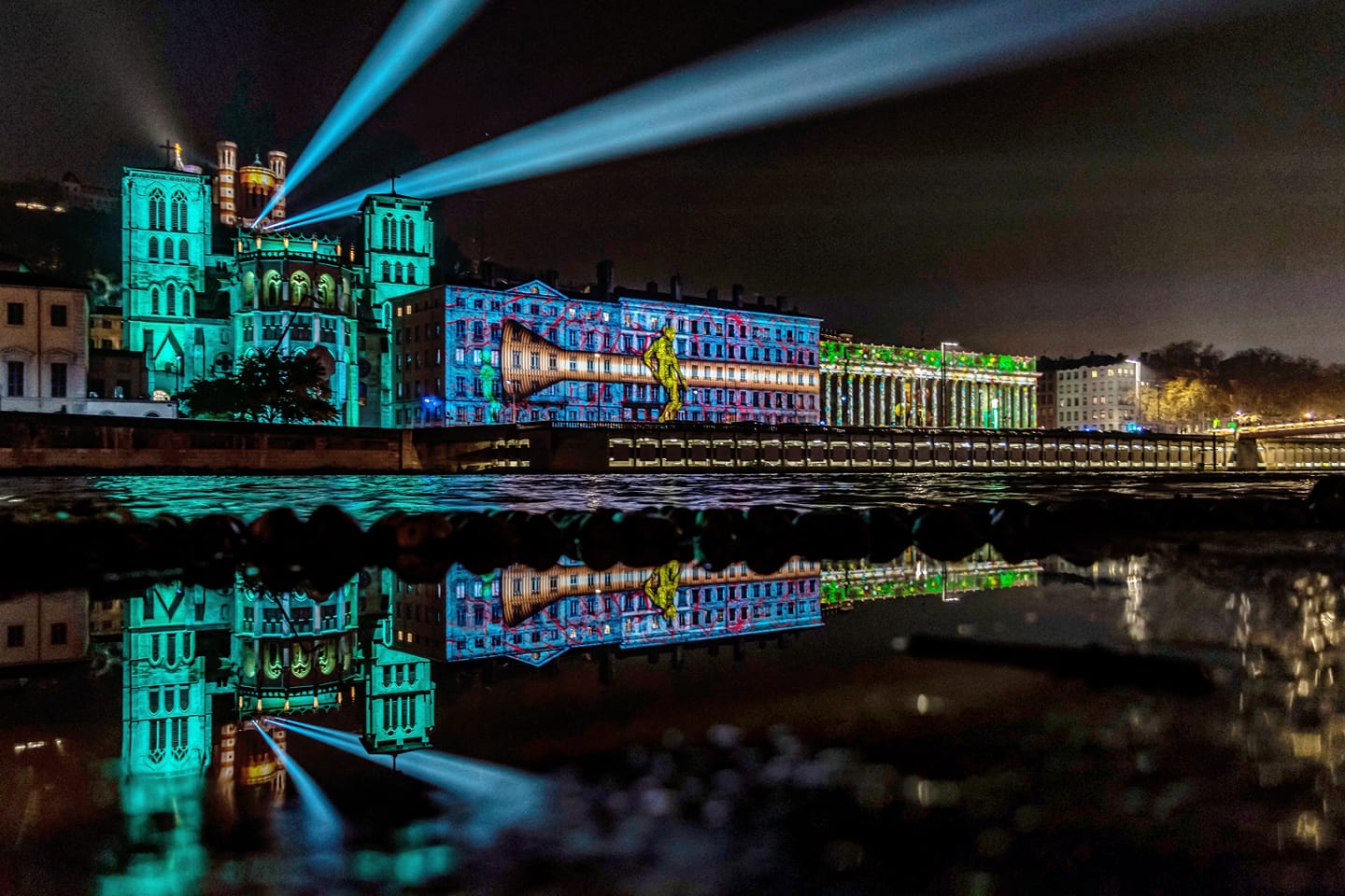 Location de tour de vidéoprojection pour vos évènements et projections monumentales en France, Rhône-Alpes, Lyon