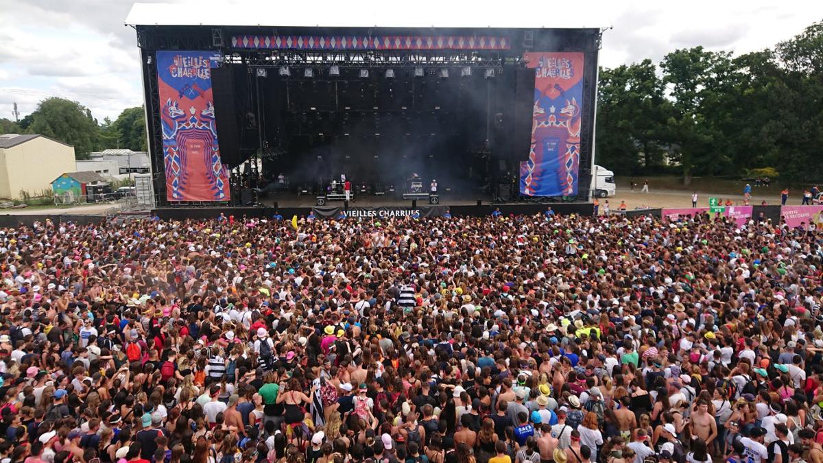 Location scène couverte festival 18m x 15m