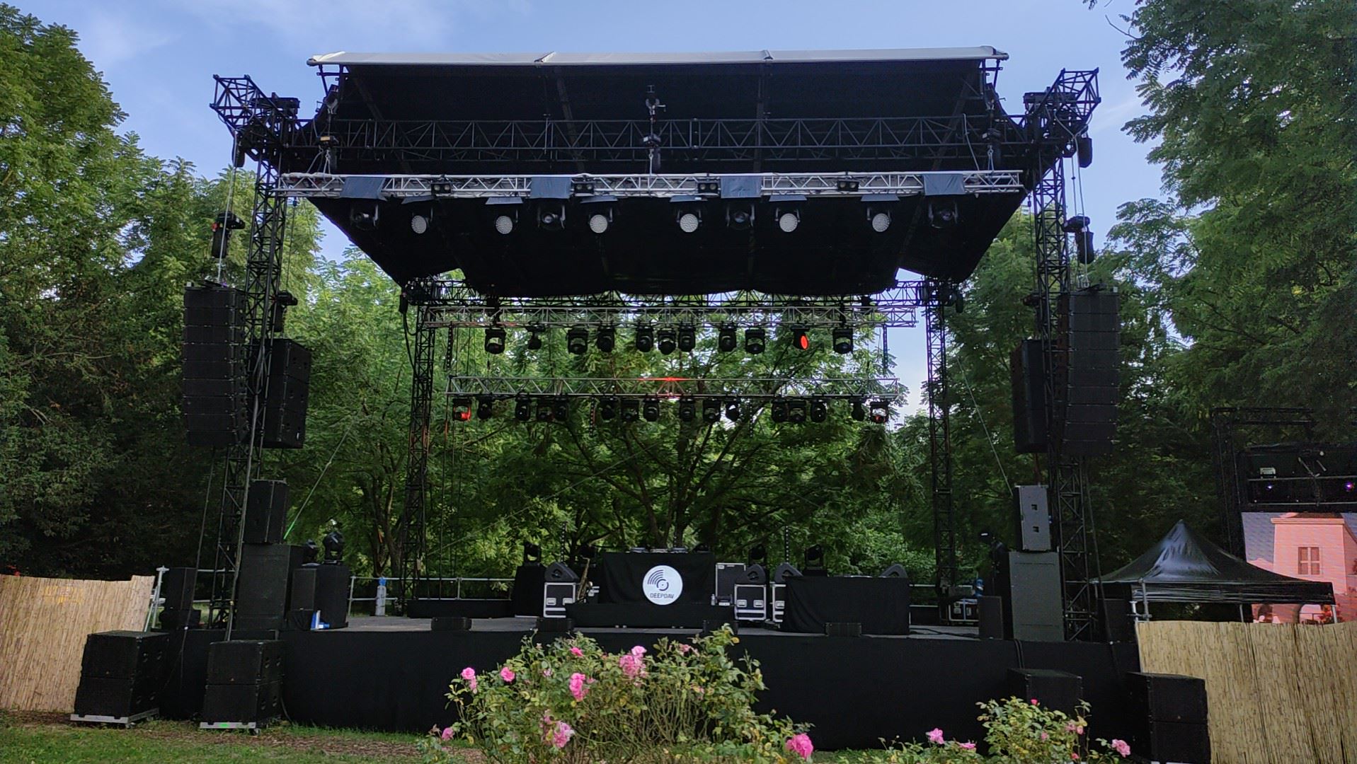 Location scène couverte festival 12m x 10m