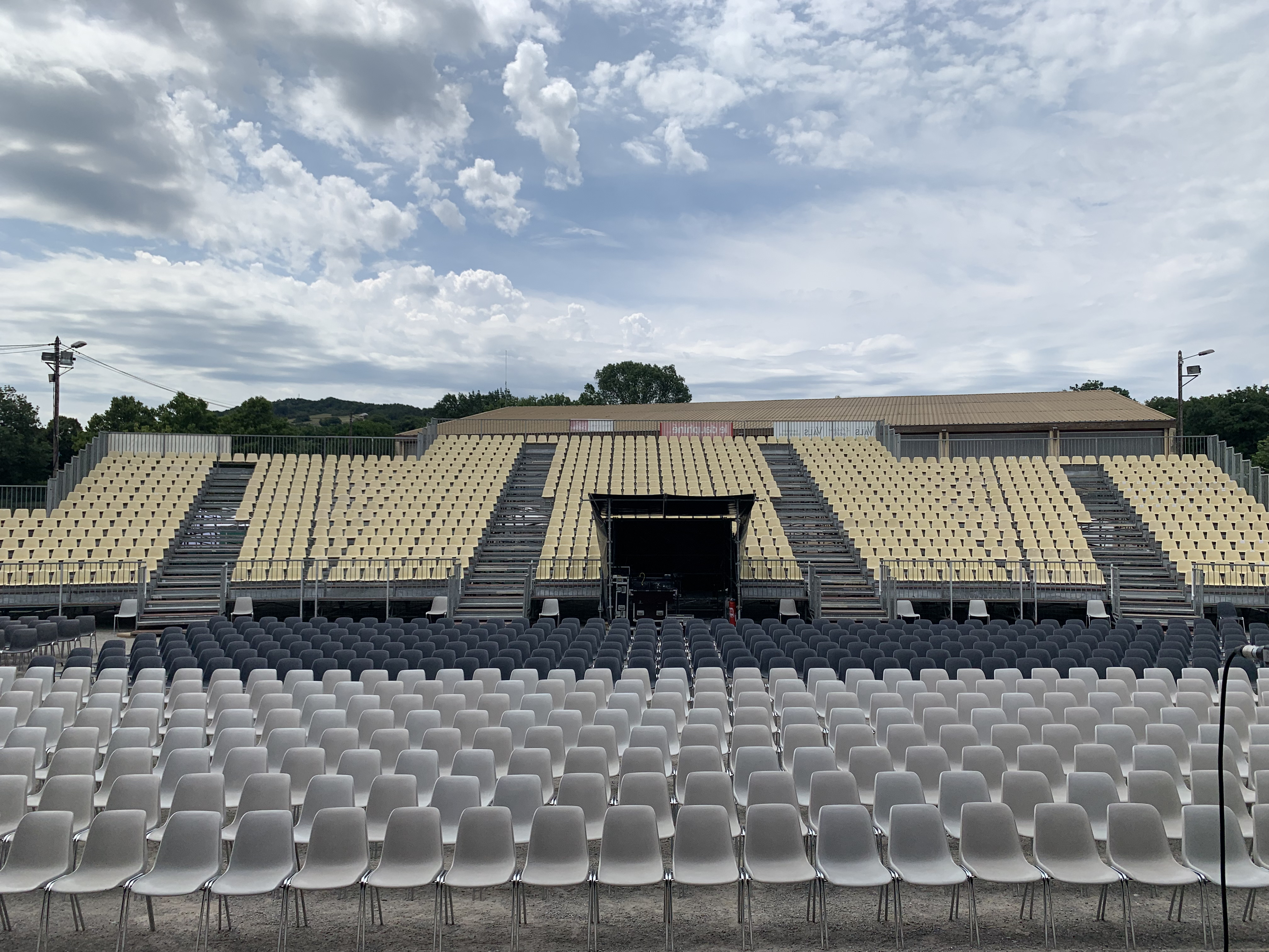 Location de régie côte à côte de 4m x 4m en Rhône-Alpes, Isère, Lyon, Savoie