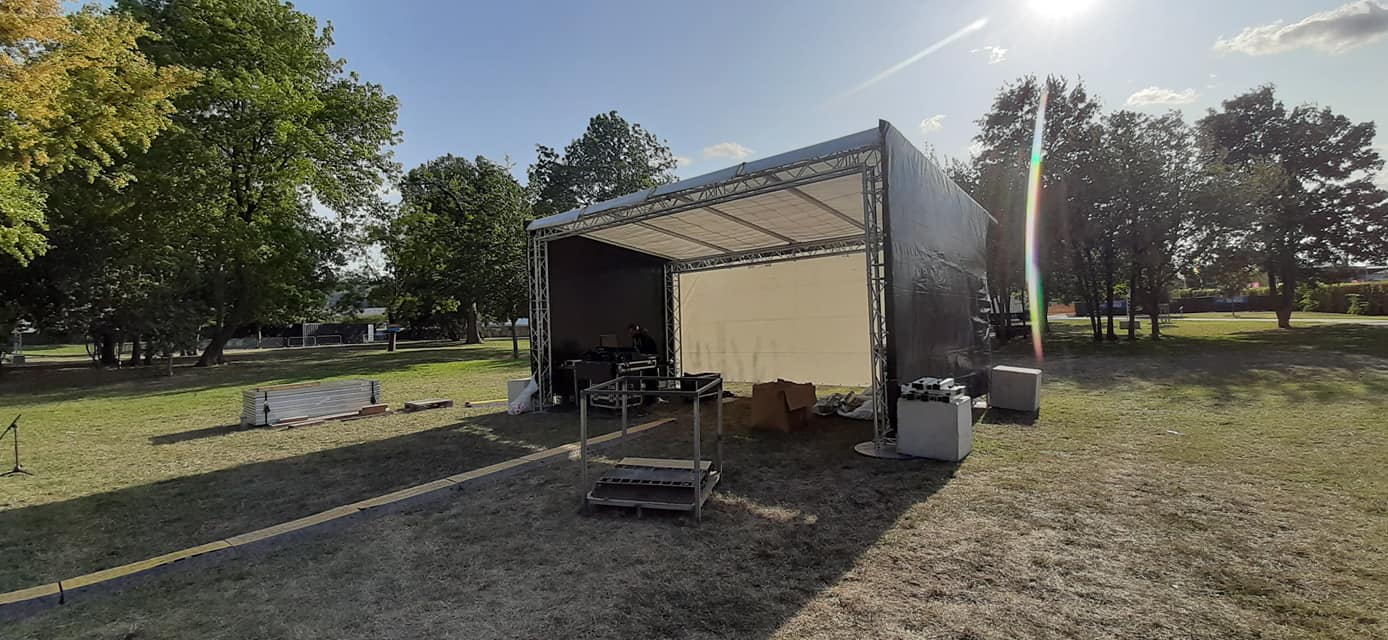 Location de régie côte à côte de 7m x 4m en Rhône-Alpes, Isère, Lyon, Savoie